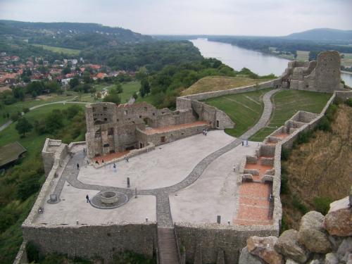 Romantische Burgruine Devine (slovac_republic_100_3577.jpg) wird geladen. Eindrucksvolle Fotos aus der Slowakei erwarten Sie.